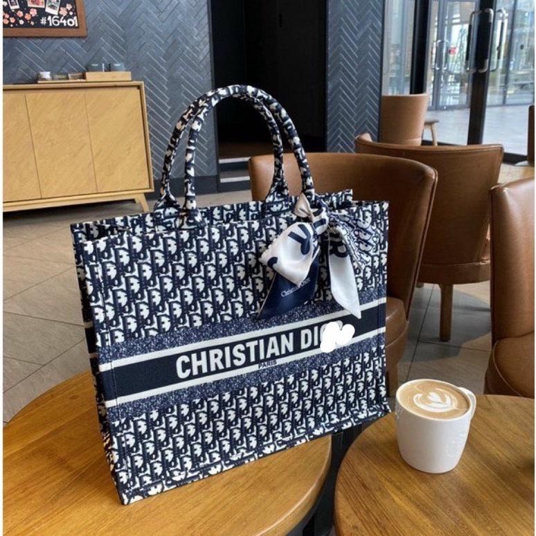 Túi Thổ Cẩm Dir - Túi Cầm Tay Du Lịch Size 40 Kèm Khăn Có Ảnh Thật