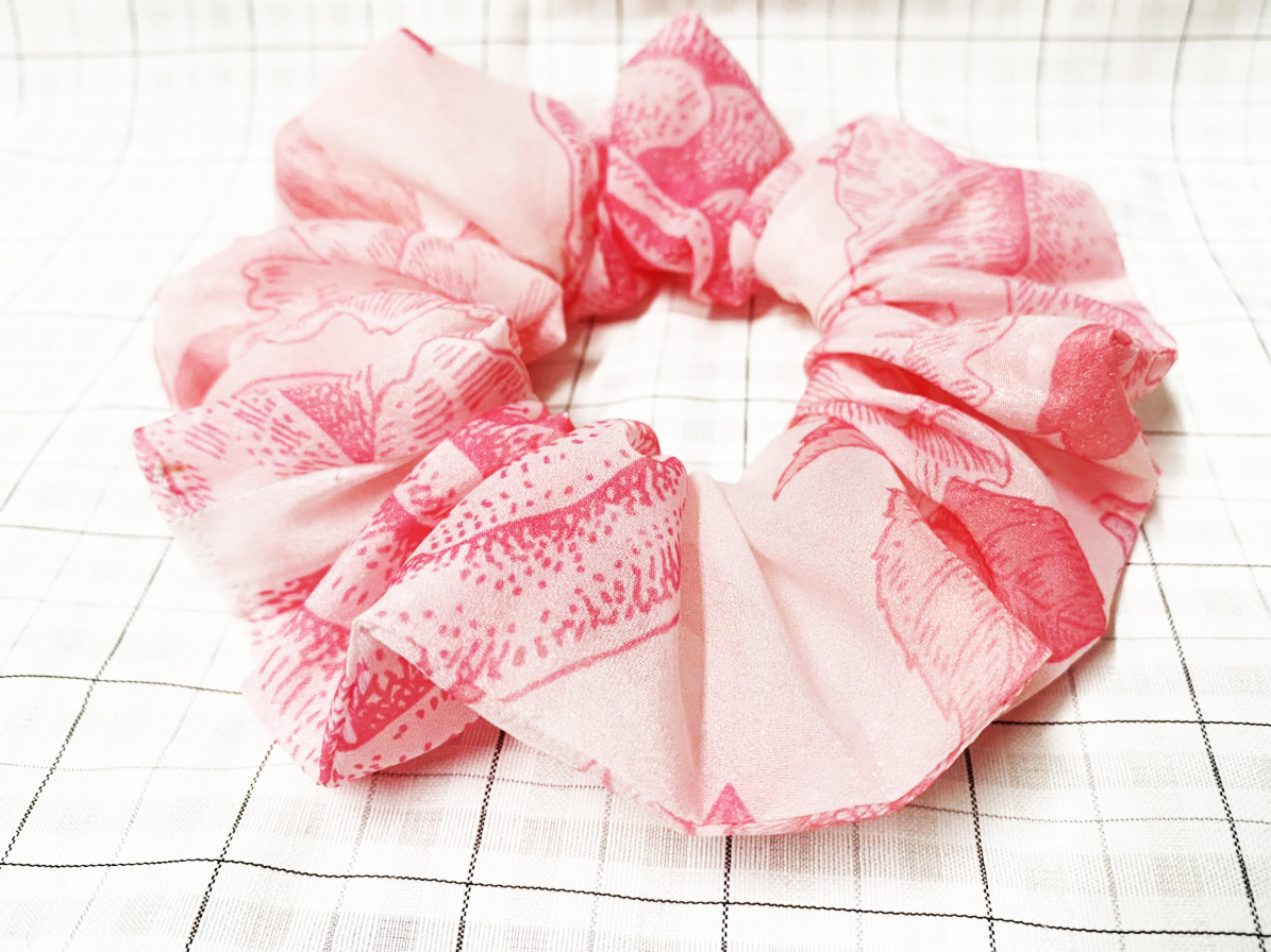 Cột tóc scrunchies màu hồng hoa size trung