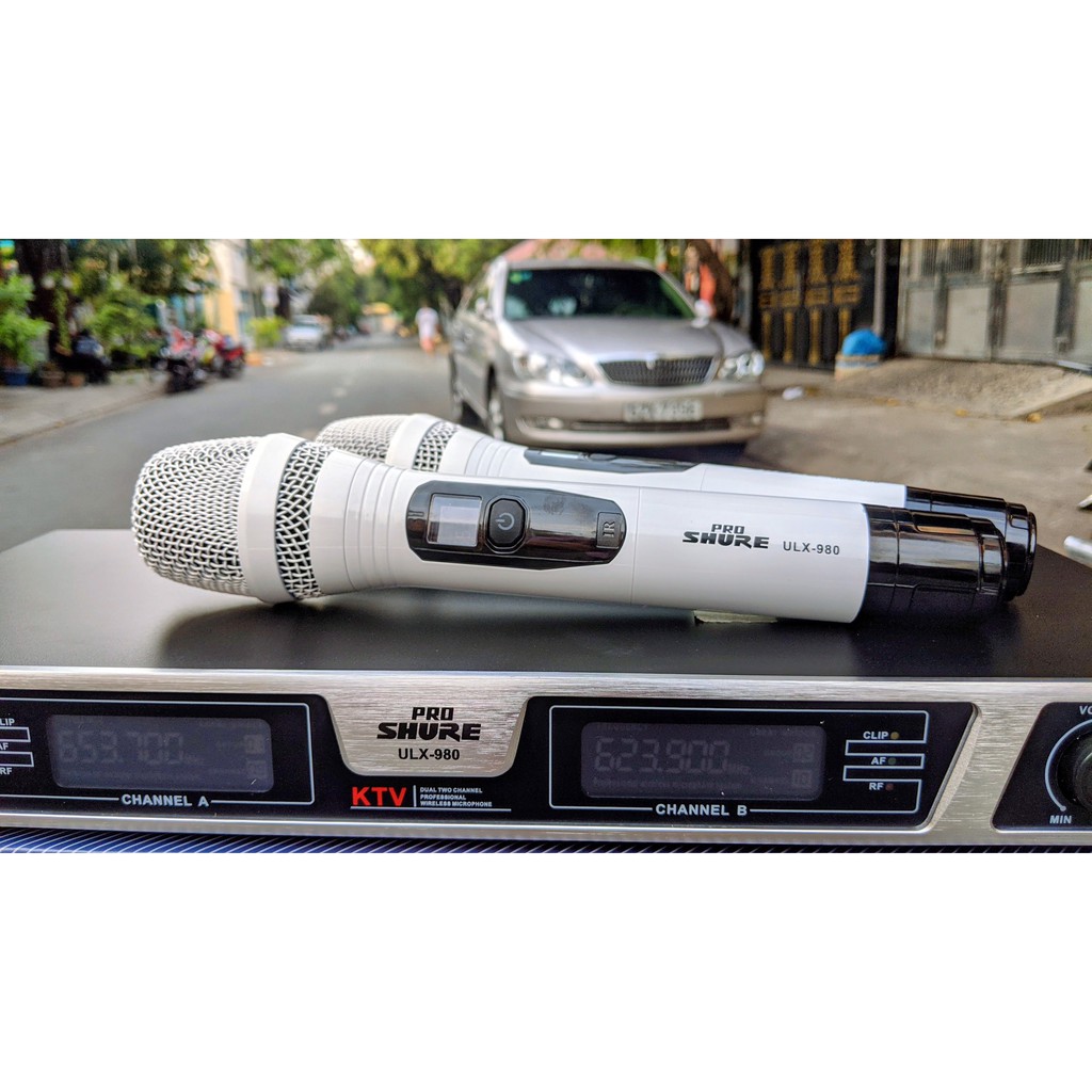 Micro không dây Shure ULX980 - Mic karaoke gia đình, sân khấu - Độ nhạy cao, bắt sóng xa, chống hú rít - Thiết kế sang trọng, bắt mắt -  Dễ dàng phối ghép với các thiết bị âm thanh khác - Hàng nhập khẩu loại I