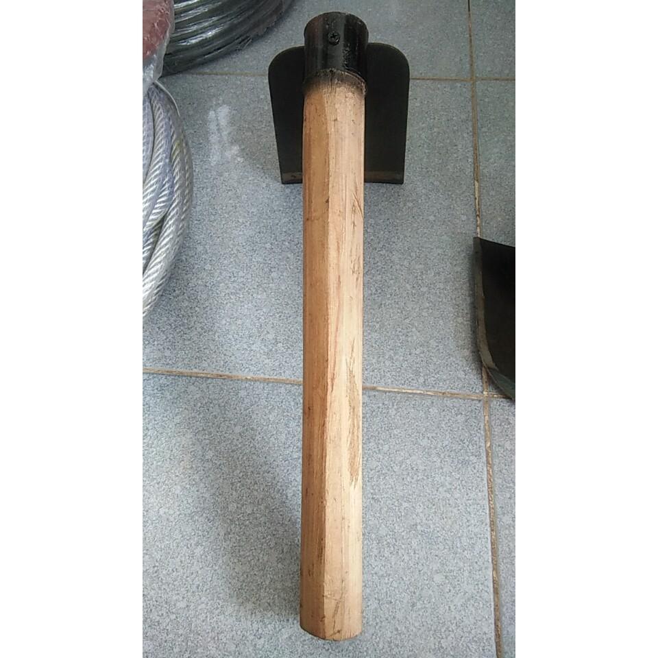 Cuốc làm vườn có cán, lưỡi dày, cán bằng lăng