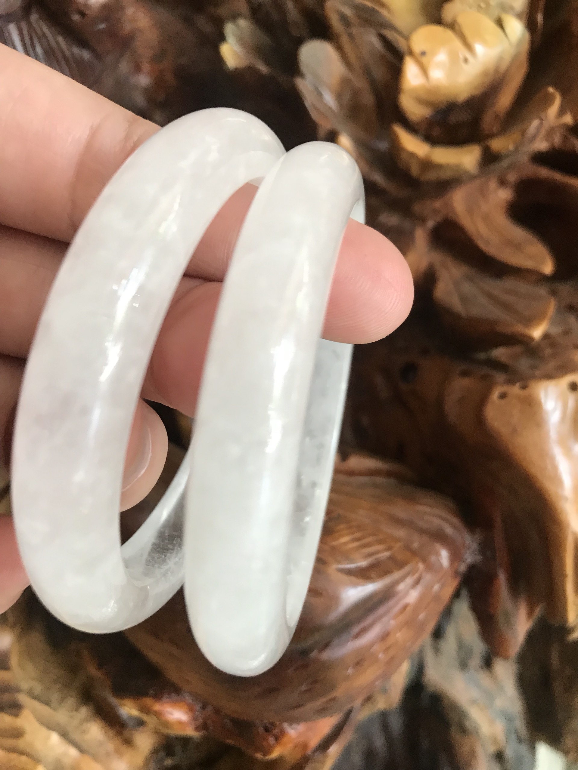 Vòng Thạch Anh Trắng Tự Nhiên Bản Hẹ Mới đẹp Ni 52mm Cao 10mm Dầy 7mm Màu trắng trong bóng đẹp Nữ mệnh Kim mệnh Thủy tay nhỏ đeo 45kg - 52 kg ạ