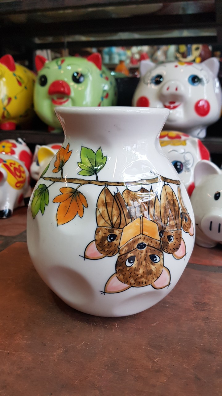 Bình hoa dạng vò, hình con dơi, cao 19cm, sử dụng cắm hoa, trang trí nhà cửa, gốm Bát Tràng. Giao từ HCM