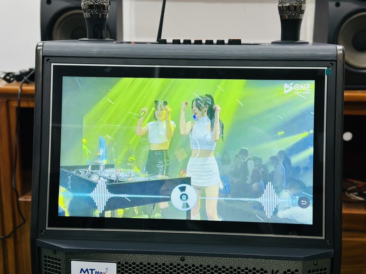 Loa Màn Hình MTMAX T73S Bass40 Màn Hình 21inch Công suất 500W Đi Kèm Cặp Micro Sang Trọng Chống Hú Cao Cấp. HÀNG CHÍNH HÃNG