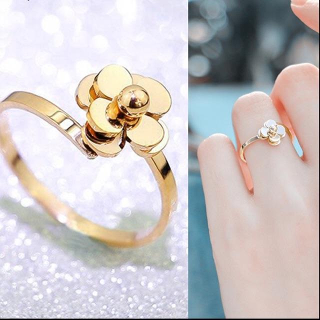 Nhẫn titan hoa trà không đen