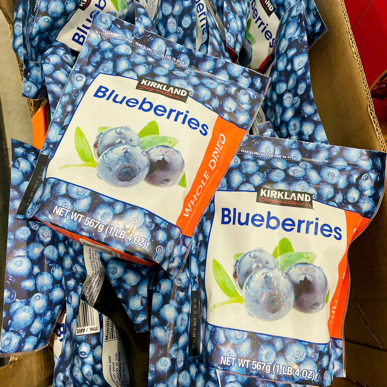 Quả Việt Quất Hữu Cơ Sấy Khô Kirkland Signature Whole Dried Blueberries (567g)