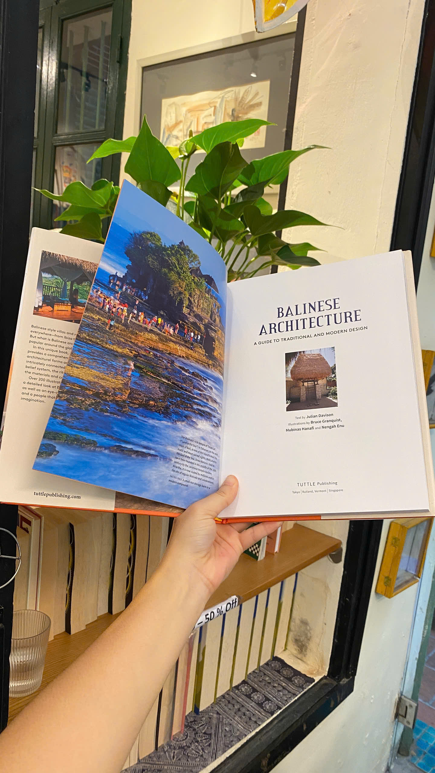 Sách - Balinese Architecture: A Guide to Traditional & Modern Balinese Design | Kiến trúc/ Ngoại văn