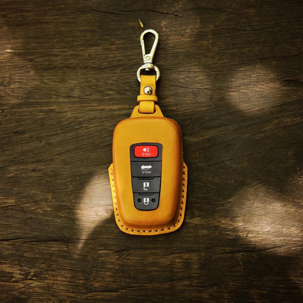 BAO MÁY THỦ CÔNG ĐƯỢC CHẾ TÁC TỈ MỈ DÀNH CHO CHÌA XE CAMRY - BAO DA ĐEO HÔNG VỚI GAM MÀU VÀNG THỜI THƯỢNG