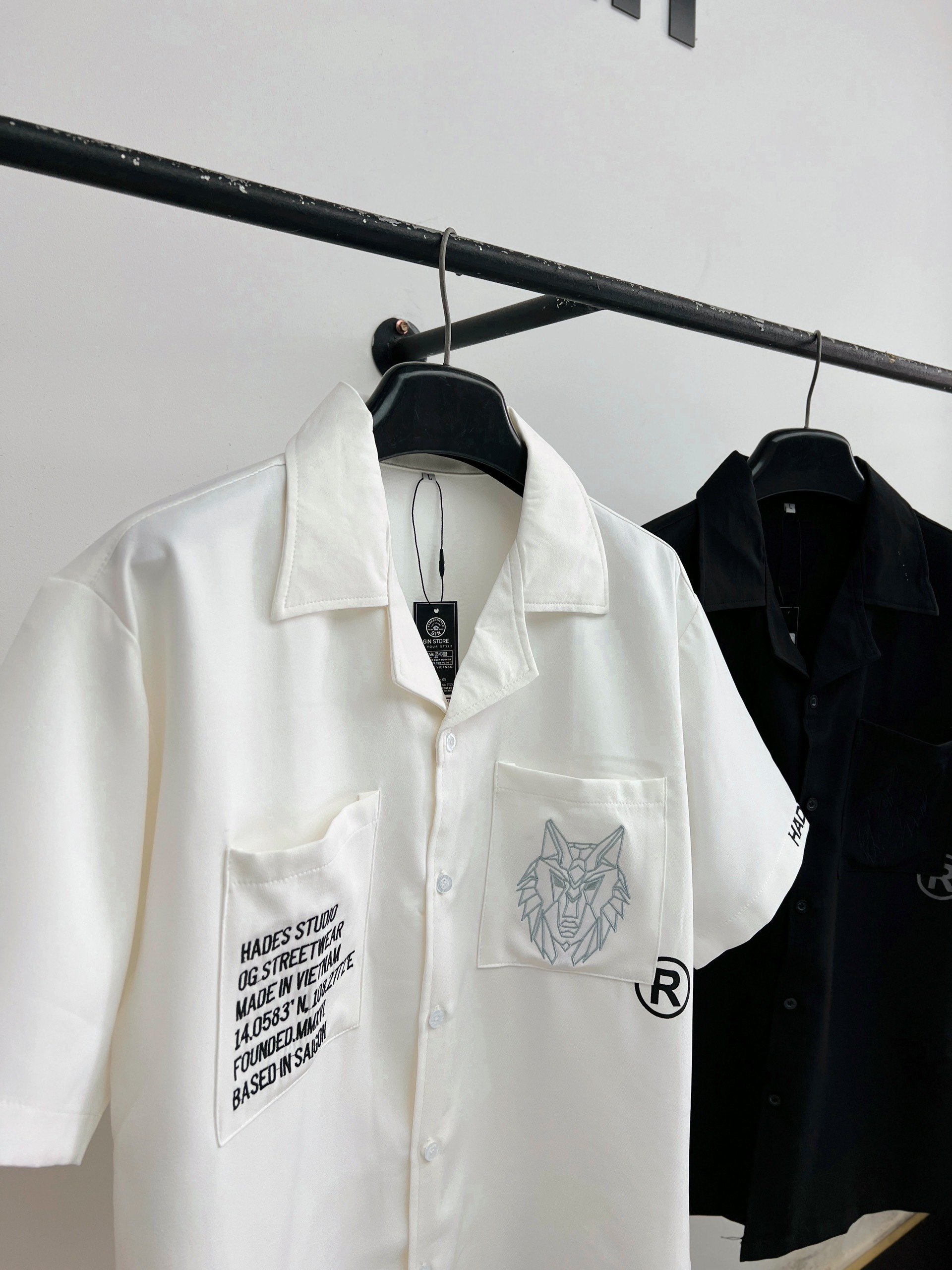 Áo sơ mi nam nữ tay lỡ , oversize chất vải kate lụa , logo thêu Hades form rộng unisex - Gin store