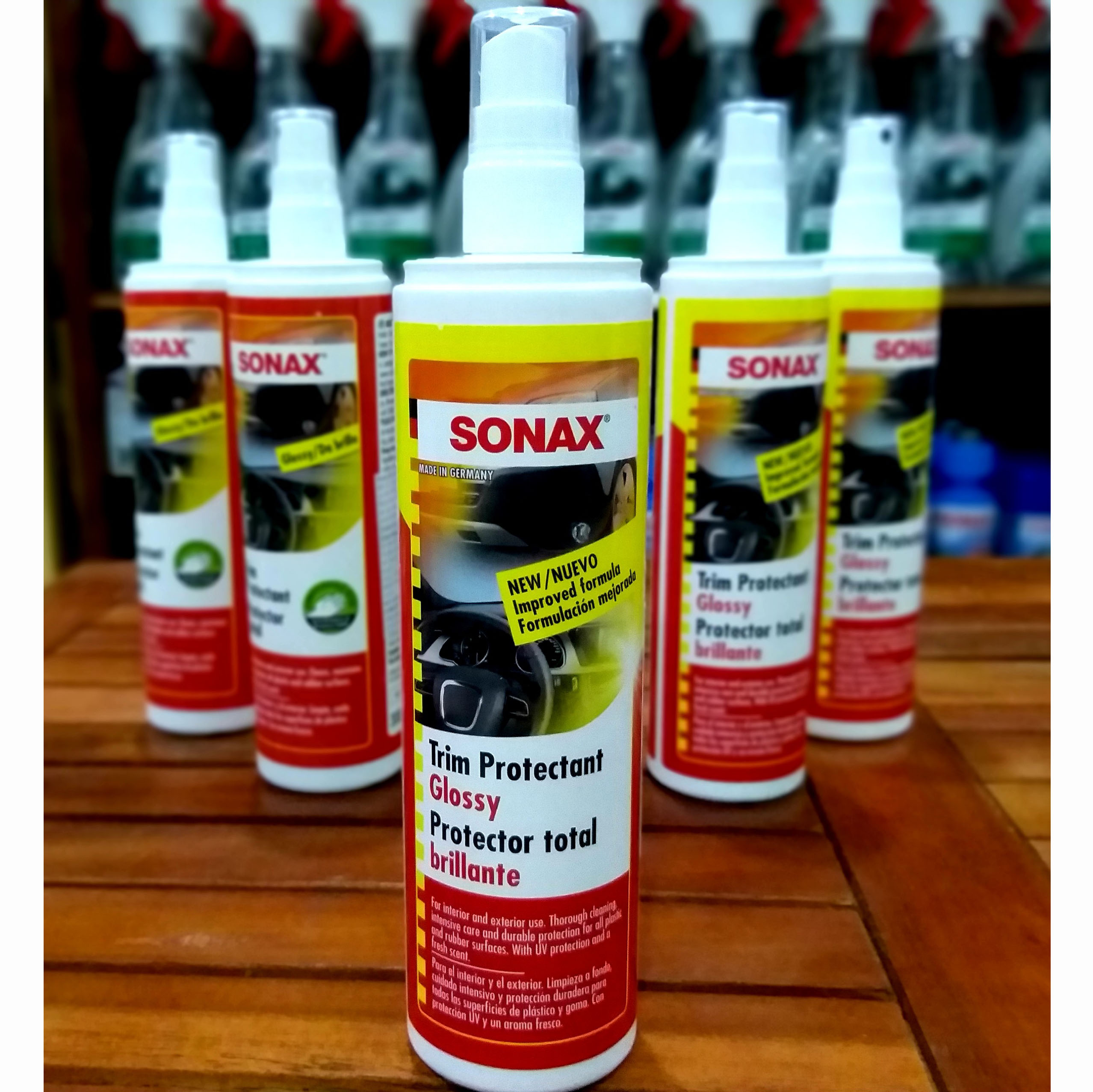 Nhũ Dịch Làm Sạch Và Bảo Quản Nhựa Trong, Ngoài Xe SONAX Trim Protectant high gloss finish 380041