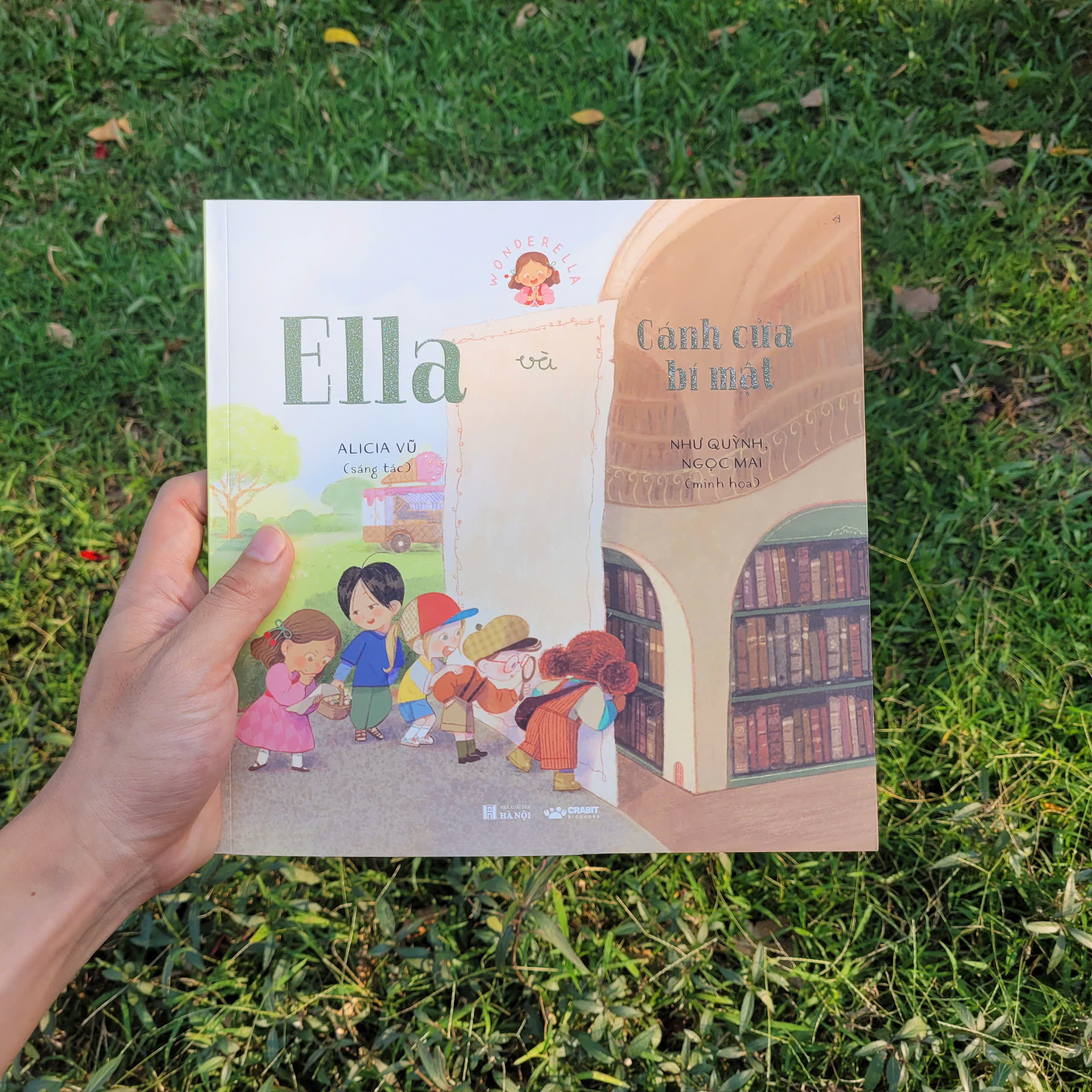 [SÁCH QUỐC GIA] (Tặng túi tote, trọn bộ 4 tập) WONDERELLA: Ella và cô bạn hàng xóm mới; Ella và cậu bạn bác học khó ưa; Ella và cây kem khổng lồ; Ella và cánh cửa bí mật - Alicia Vũ - Như Quỳnh, Ngọc Mai minh họa – Crabit Kidbooks