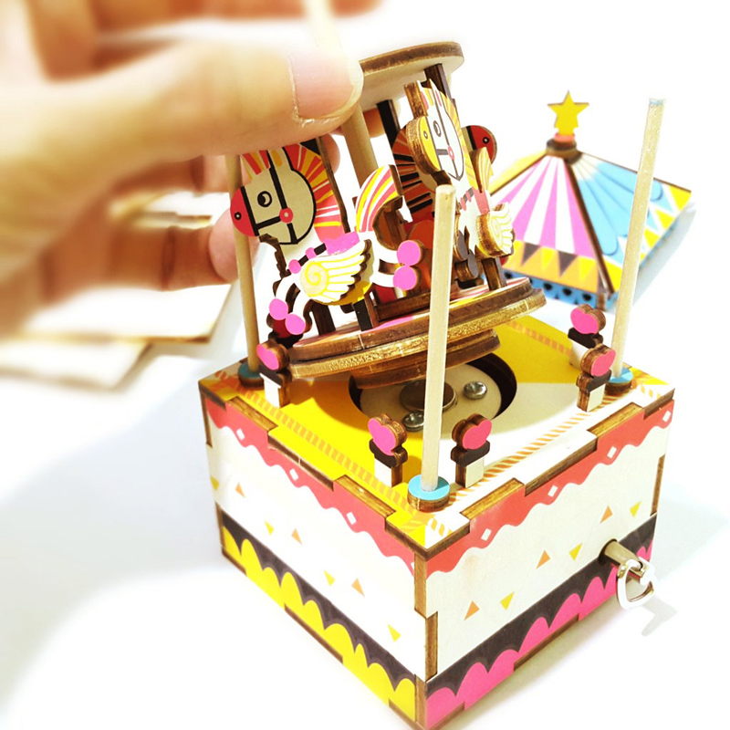 Mô hình Hộp nhạc Vòng quay Ngựa gỗ - Merry go round Music Box AM304