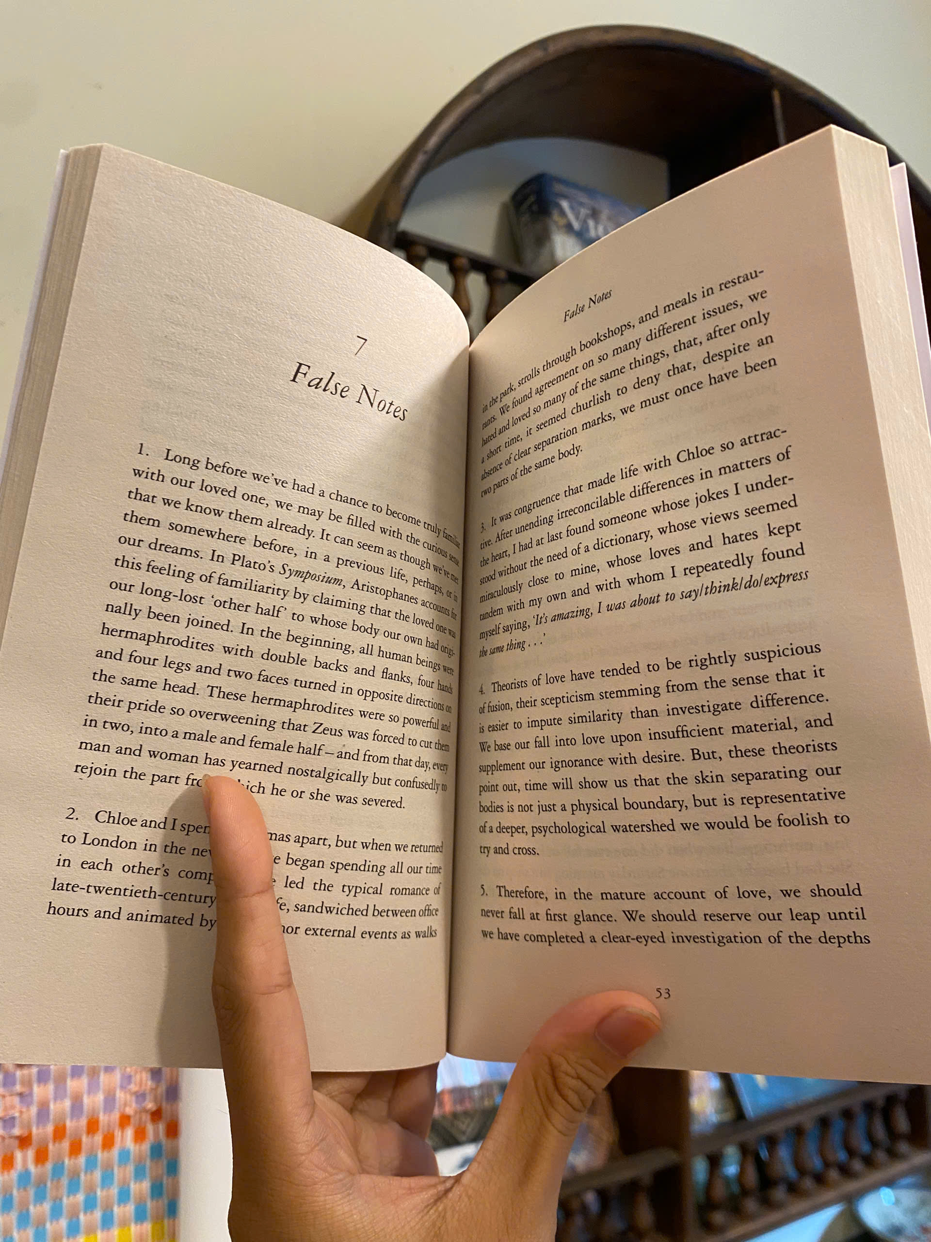 Sách - Essays In Love by Alain De Botton - Tâm lý học tiếng Anh / Psychology / Nonfiction