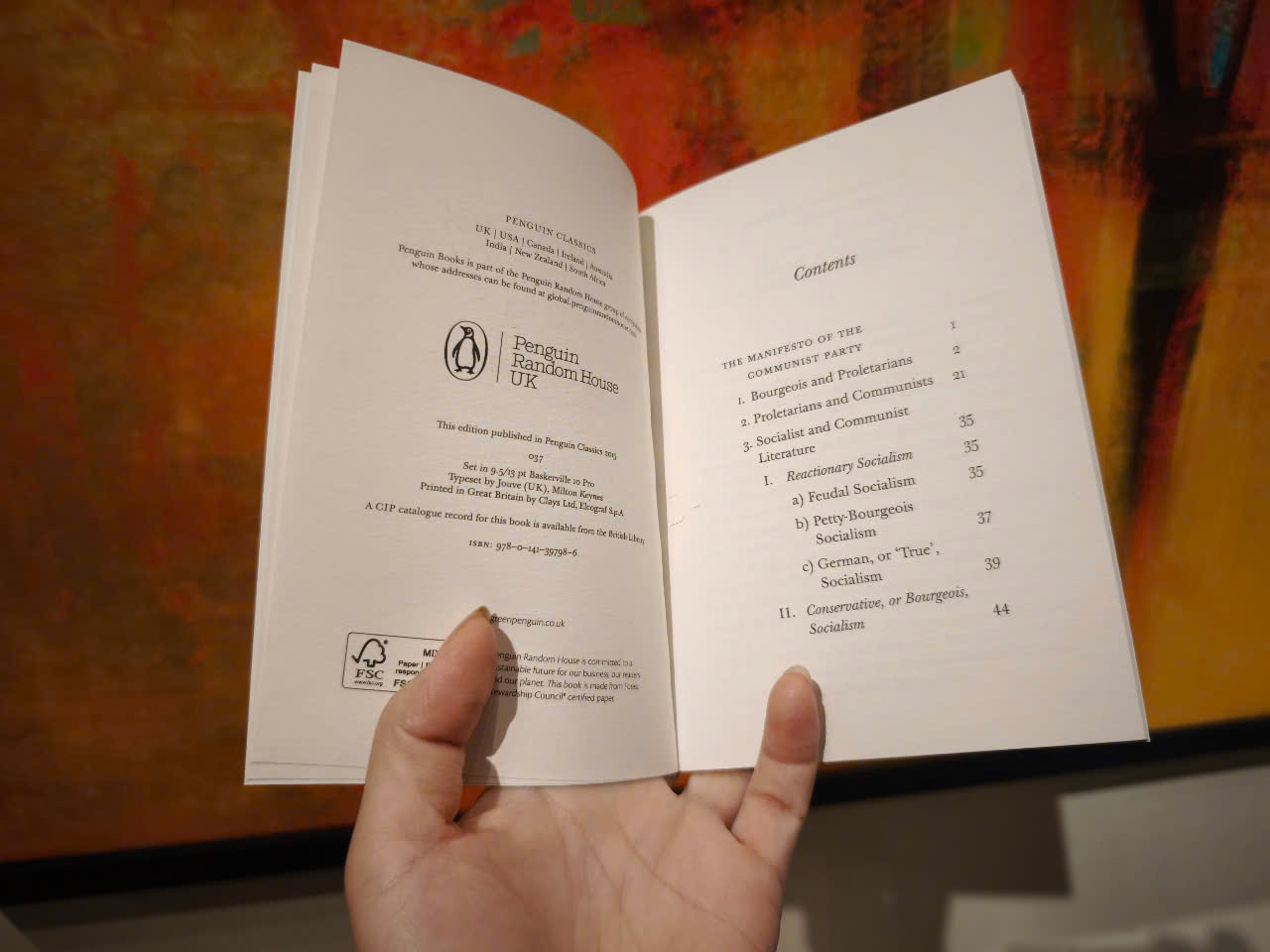 Sách - Communist Manifesto Paperback by Karl Marx, Friedrich Engels/Politics &amp; Social Sciences/The Little Black Classics