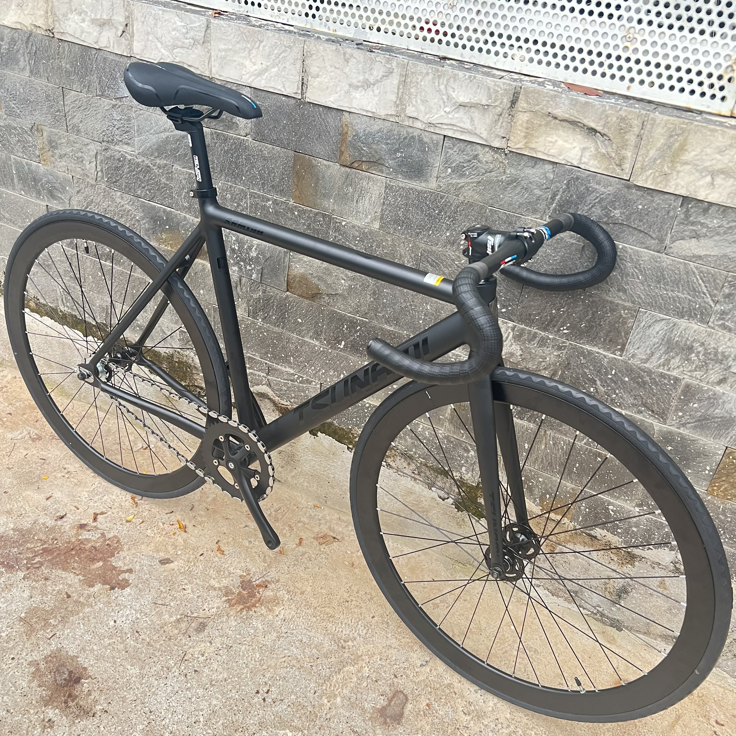 Xe đạp fixed gear TSUNAMI SNM100 cơ bản - Đen nhám chữ đen