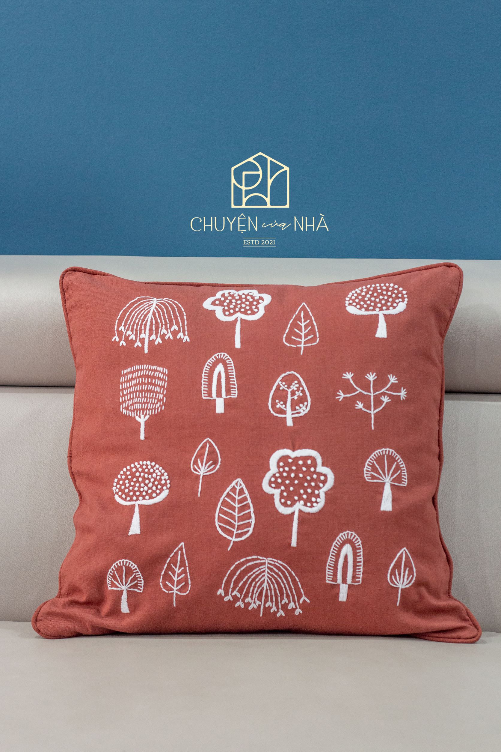 Gối vuông - Rừng nhiệt đới - mềm mại, thoáng mát từ vải sợi tự nhiên cao cấp Premium Linen - Đỏ gạch 45 x 45 cm