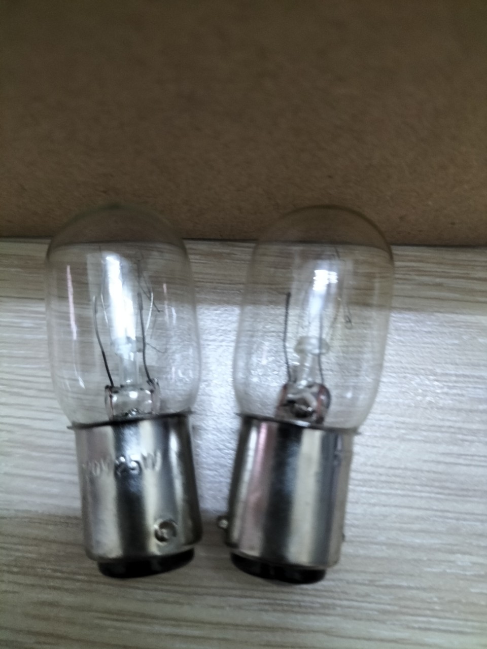 Combo 5 bóng đèn sợi đốt chống rung đuôi cài B15 220V 25W