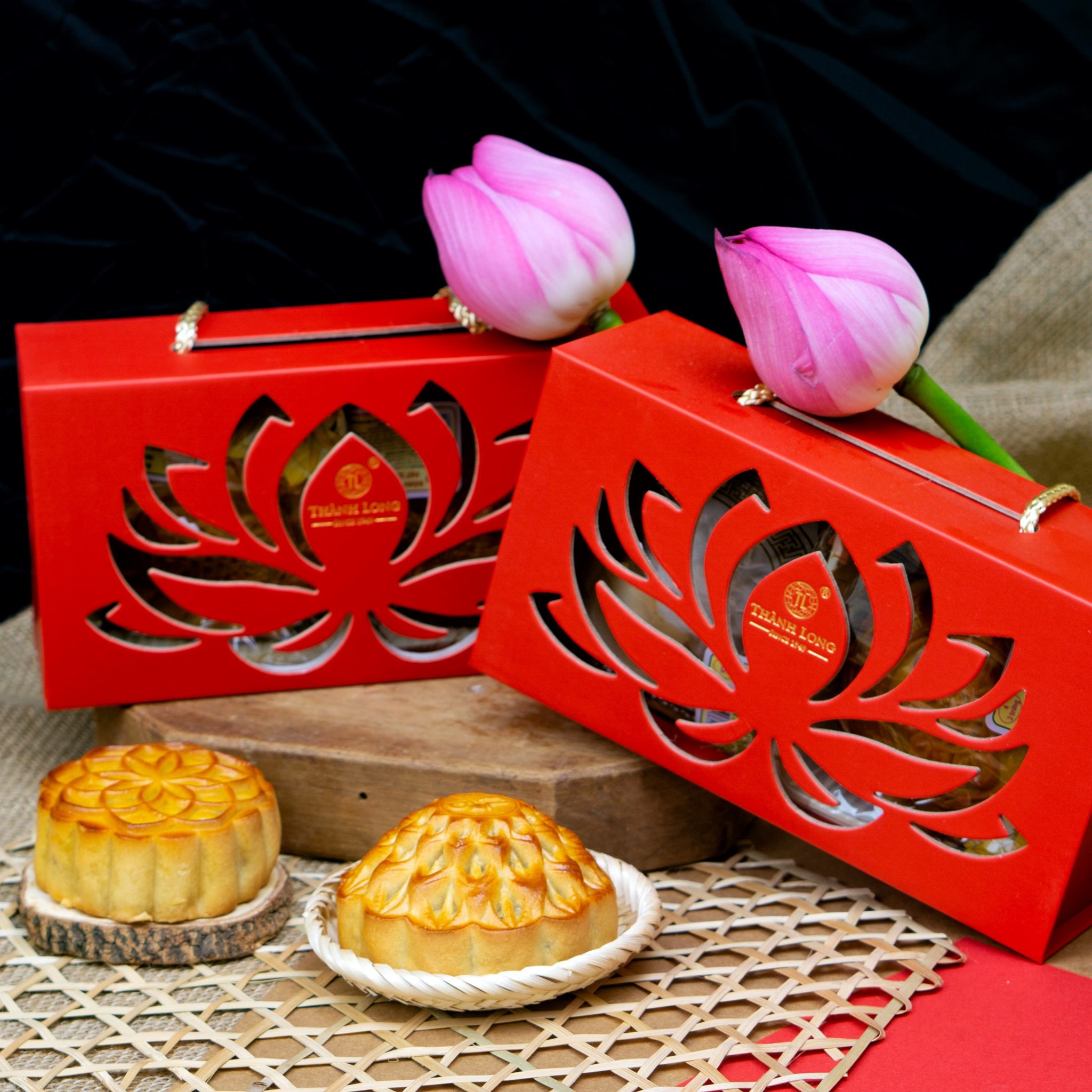 Hộp bánh trung thu 4 bánh 1 trứng 150g - Combo Super A5 - Thành Long (600g) - VIỆT NAM