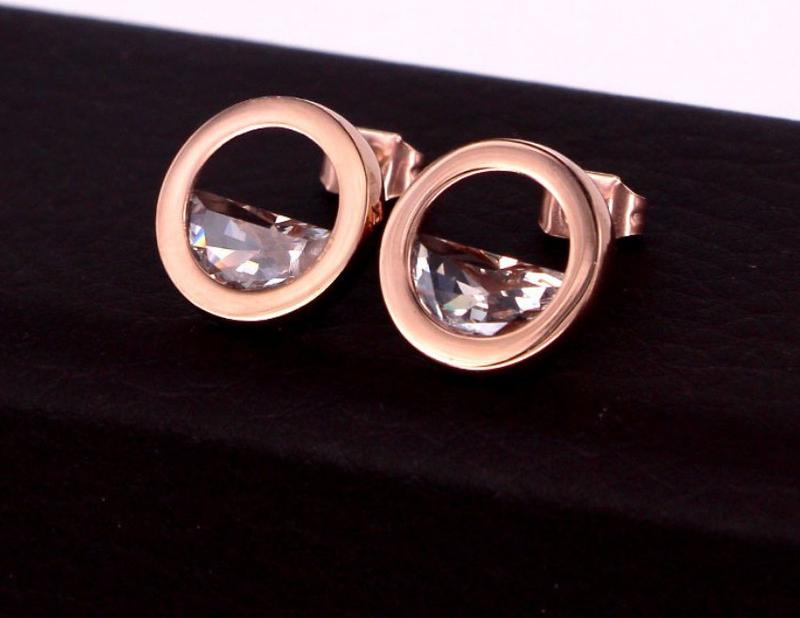 Bông Tai Hình Tròn Đính 1 Nửa Đá Titan Ko Đen TT 2230