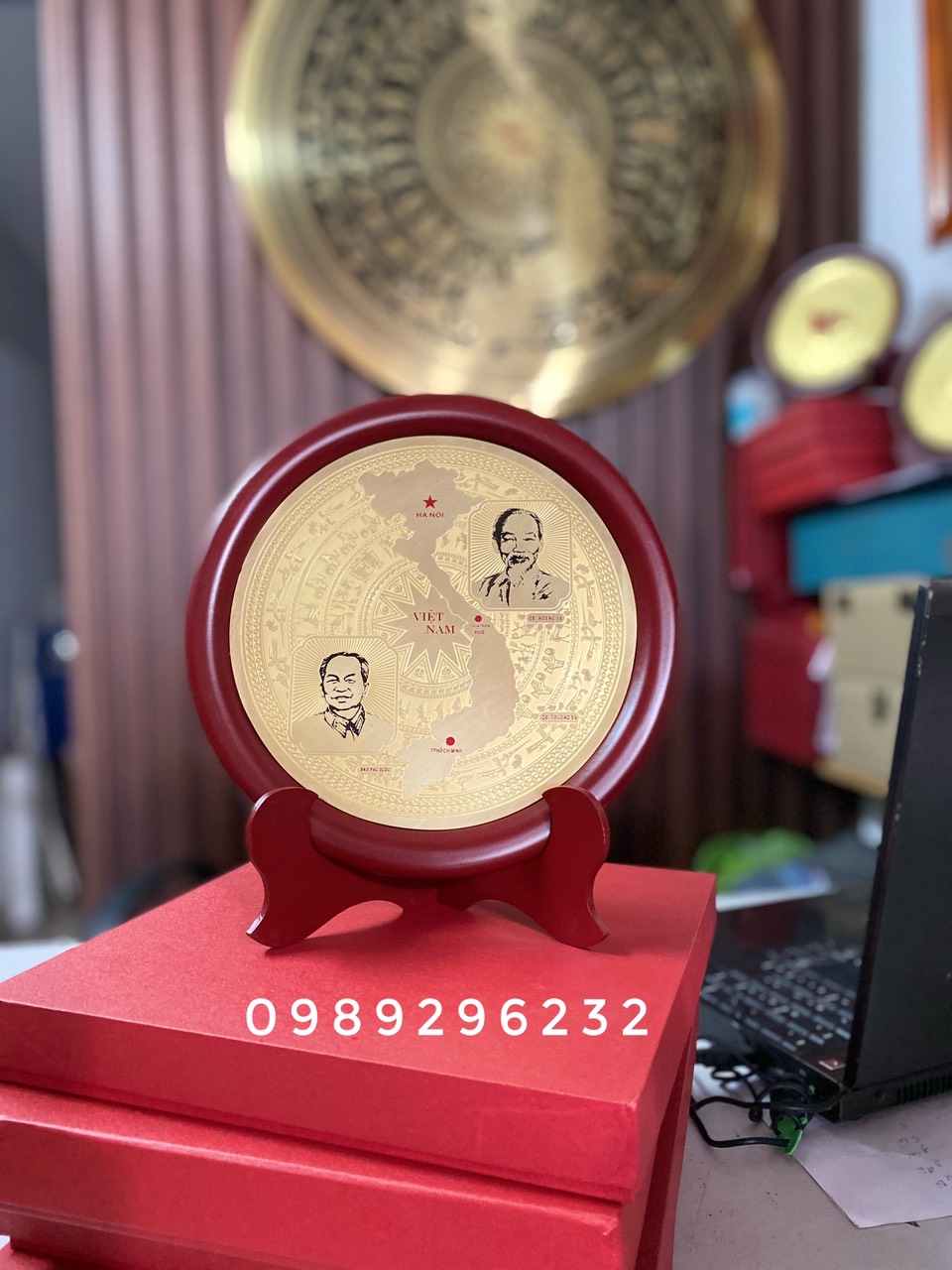 Sản Phẩm đĩa quà tặng hoa văn Cụ Hồ