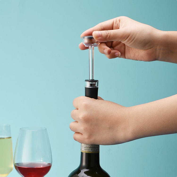 Nút hút chân không rượu vang kèm nắp đậy chai rượu vang sau khi uống xong