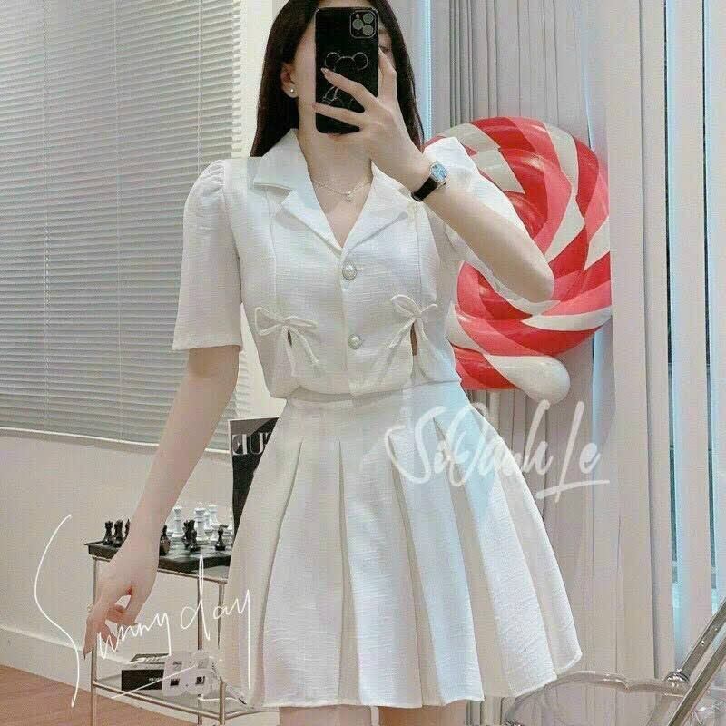 Sét áo vest phom lửng đính nơ và chân váy xoè xếp ly