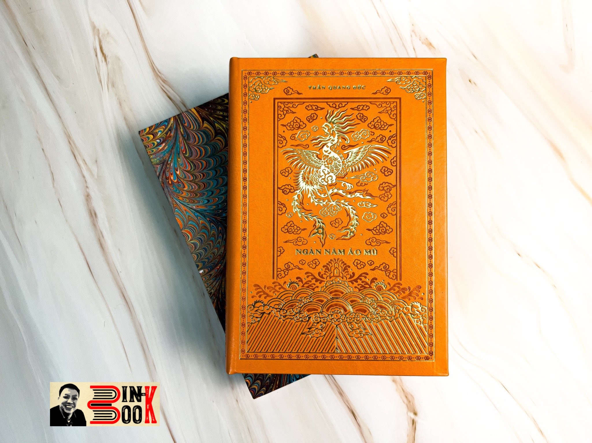 ẤN BẢN BÌA DA PU CAO CẤP VÀ GIỚI HẠN - NGÀN NĂM ÁO MŨ - TRẦN QUANG ĐỨC -