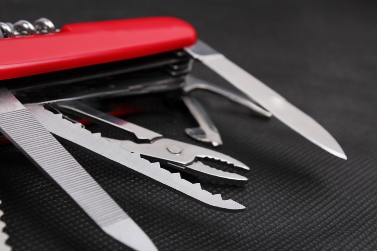 Móc khóa thông minh kiêm dụng cụ tích hợp 17 chức năng trong 1