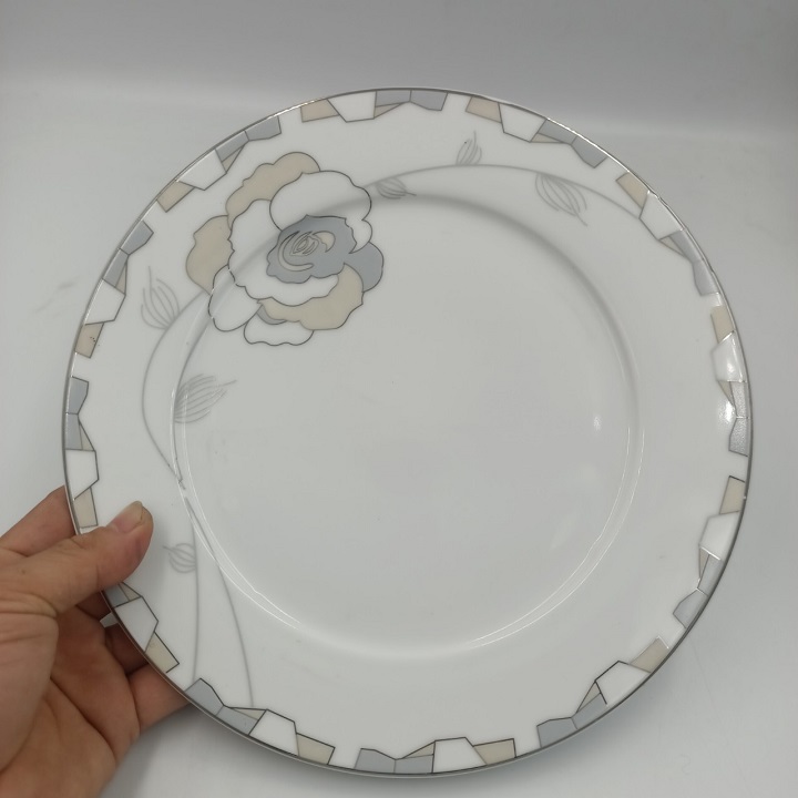 Đĩa Sứ Long Phương Hoa Hồng Đen Kích Thước 23 CM Cao Cấp