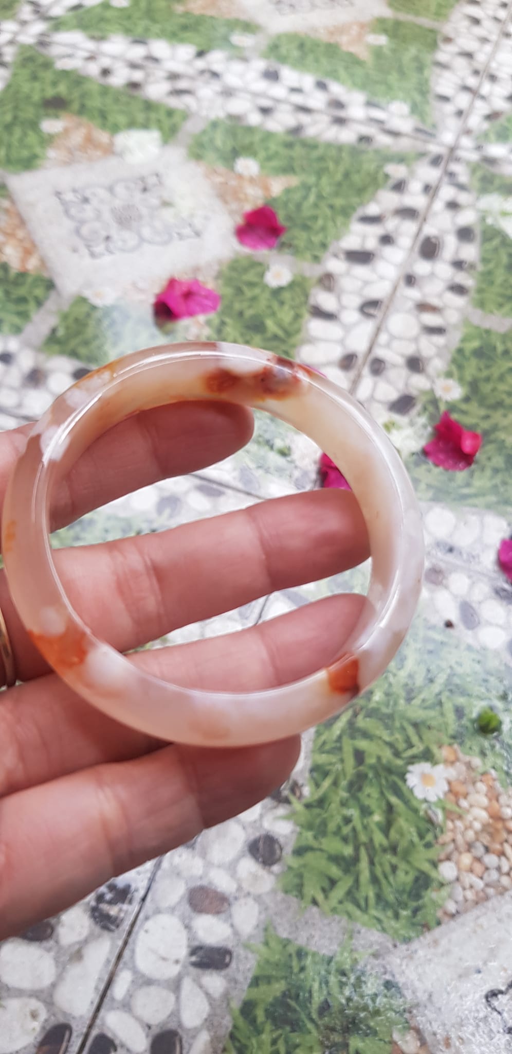 Vòng tay Nữ Bản Hẹ Đá Mã Não Bông Vàng trắng đều đẹp Vòng Ni 52mm x cao 13,5mm x dầy 4mm Nữ 50kg - 52kg đeo xinh đẹp ạ