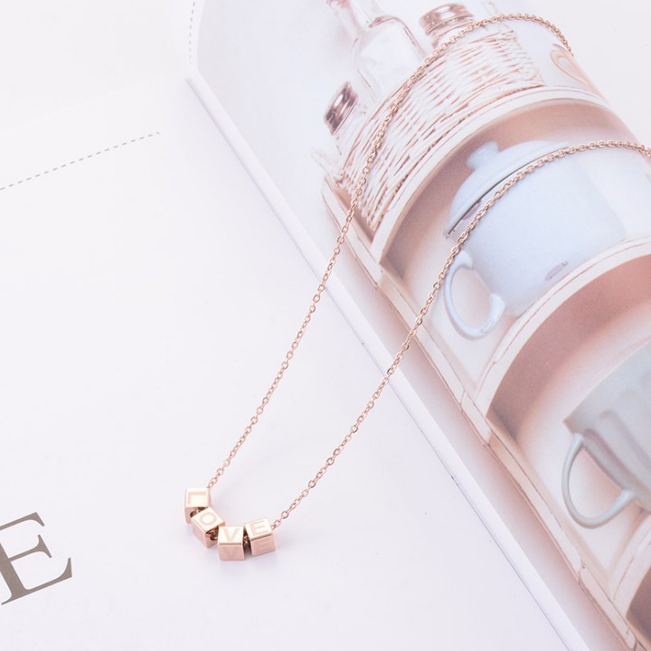 Dây Chuyền Chữ LOVE Titan Không Đen TT 1948