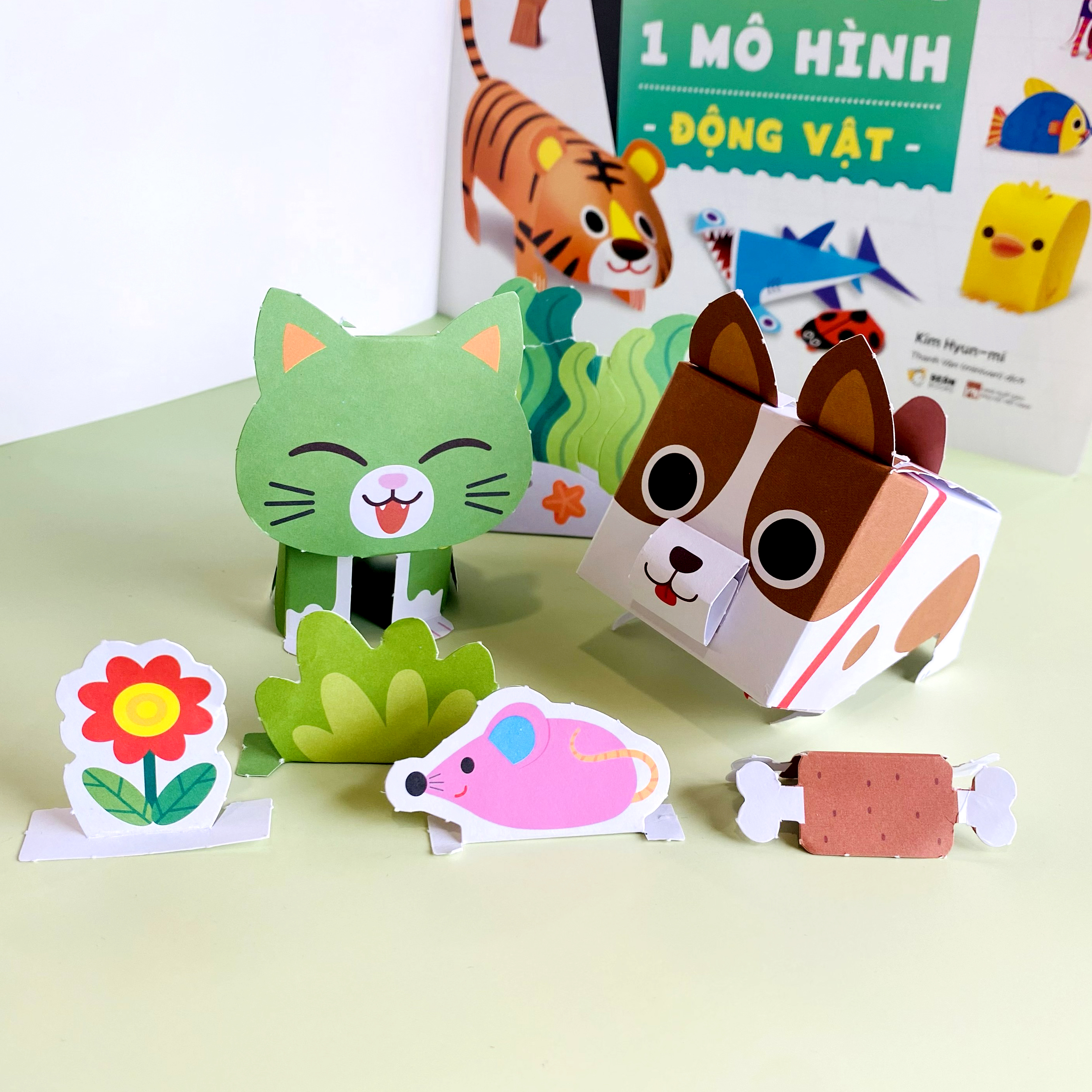 Sách Mỗi Ngày 1 Mô Hình (Công Chúa/Động Vật/Xe Cộ)