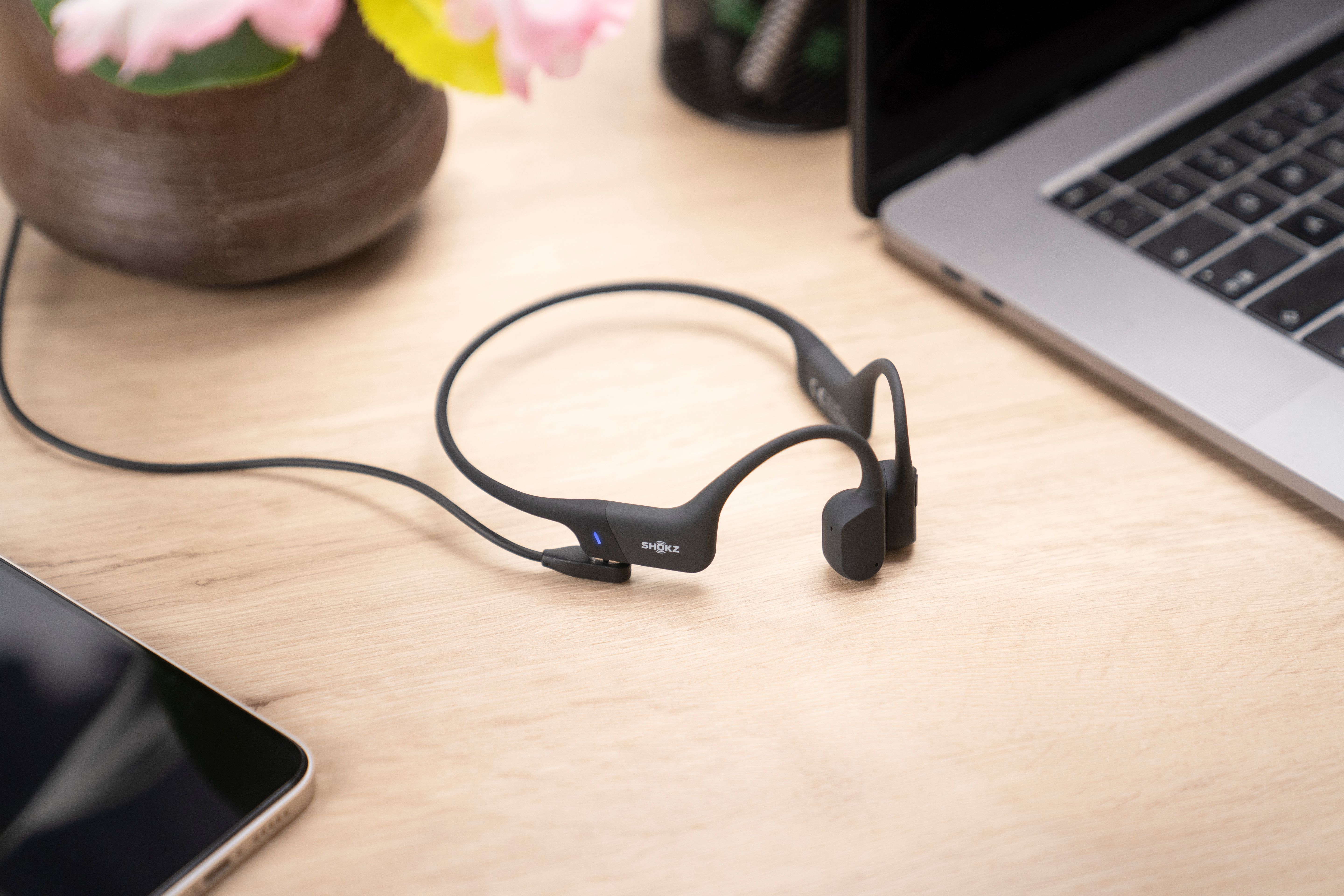 Tai Nghe Bluetooth Thể Thao Truyền Âm Thanh Qua Xương SHOKZ OPEN RUN S803 Màu Đen - Hàng chính hãng