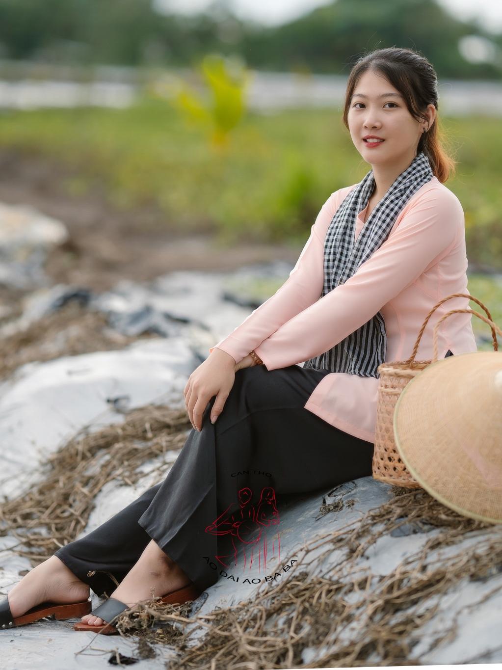 Bộ bà ba lụa hồng cam quần phi đen - Có bộ bà ba Bigsize- may sỉ bà ba toàn quốc - May bộ bà ba theo yêu cầu - Bộ bà ba, Bộ bà ba