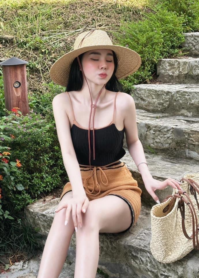 SET ĐI BIỂN, SET 2 MÓN ÁO CROPTOP LEN 2S PHỐI QUẦN ĐÙI CỰC XINH IU