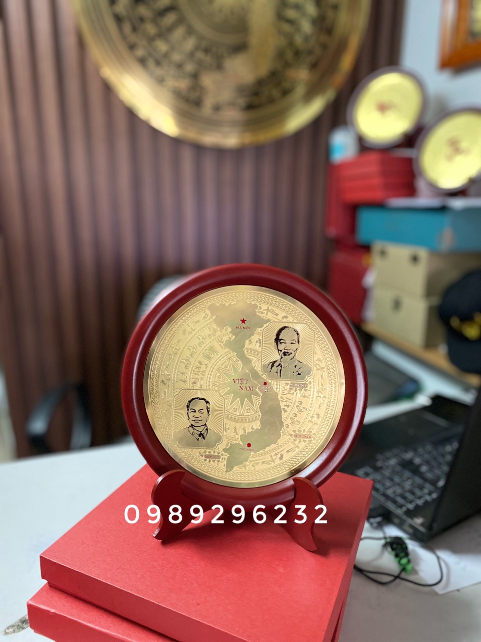 Sản Phẩm đĩa quà tặng hoa văn Cụ Hồ