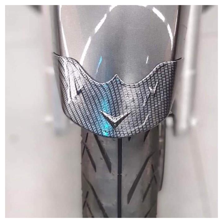 Ốp dè xe SH2020 - SH 2023 kiểu cacbon, Xi crom, Inox