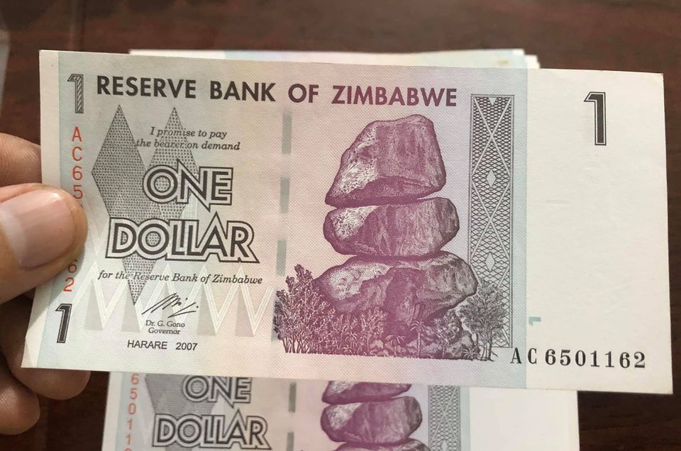 Combo 2 tờ tiền cổ Zimbabwe 1 dollar con trâu, tuổi Sửu sưu tầm