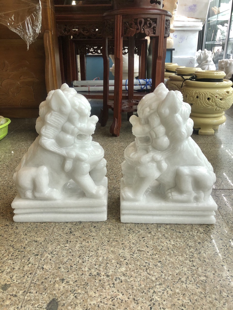 Cặp Kỳ Lân phong thủy gác cổng đá cẩm thạch trắng - Cao 30 cm