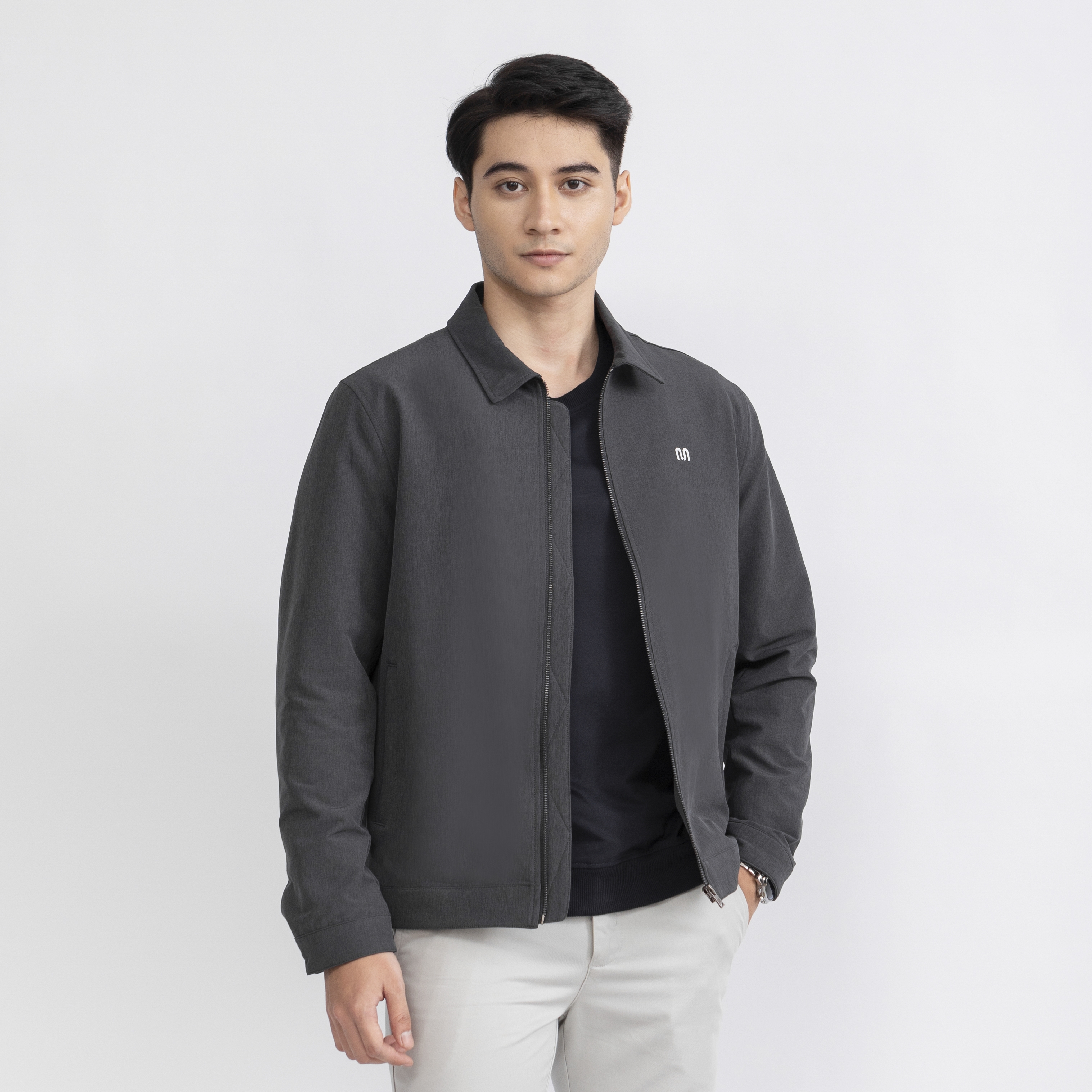 Áo khoác gió 2 lớp thiết kế cổ bẻ lịch sự ,nam tính kiểu dáng regualar fit suông vừa Aristino Insidemen IJK015W2