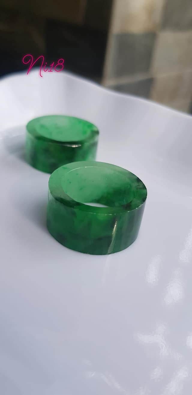 Nhẫn Càn Long Đá Cẩm thạch tự nhiên Nhẫn Ni 18mm x cao 12mm x dầy 3mm bóng đẹp Nam Nữ đeo Ni 18mm màu xanh ngọc lý sơn thủy 1 bên bóng rất đẹp sang ạ