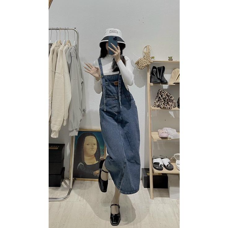 Váy Yếm Jeans Nữ Logo Ngực Xẻ Tà Túi Trước