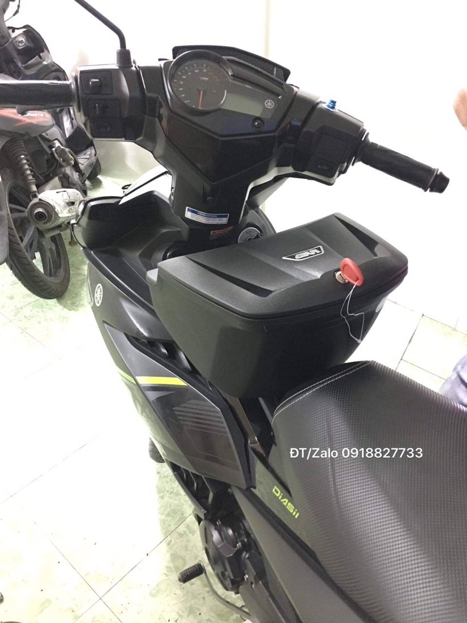 Thùng giữa Givi G12N kèm bát gắn cho xe Exciter 150