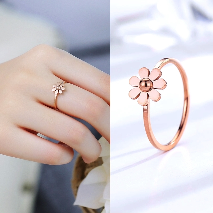 Nhẫn titan nữ không đen gỉ mặt bông hoa 7 cánh