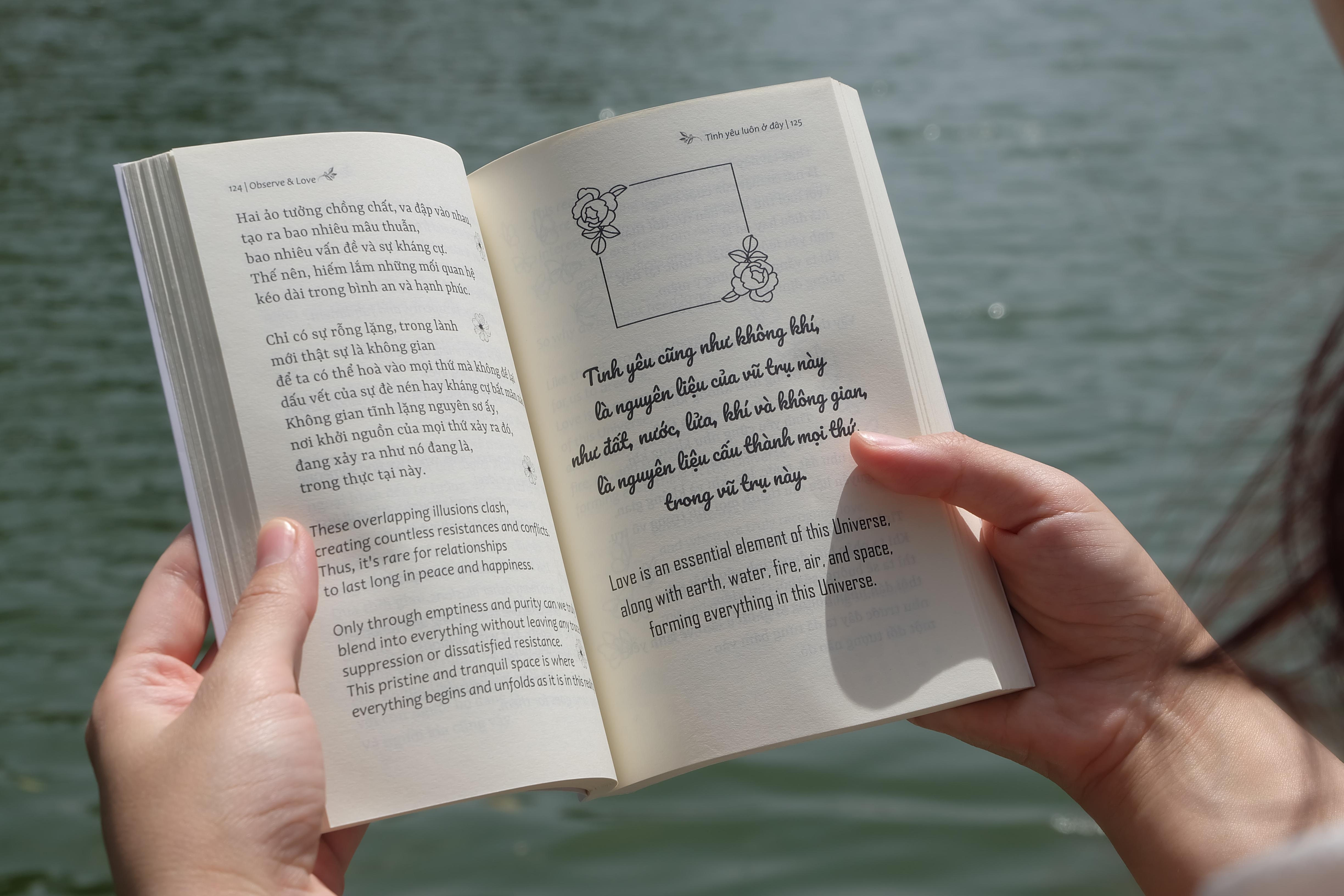 Sách - Observe And Love - Tình Yêu Luôn Ở Đây - Phiên Bản Song Ngữ