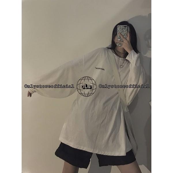 Áo sweater cotton trắng và quần đùi kaki đen