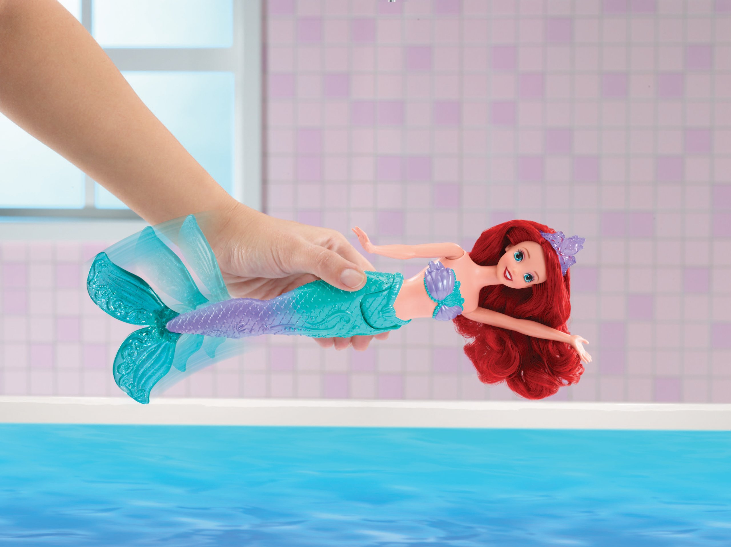 Búp bê tiên cá bơi trong nước Disney Princess Swimming Adventures Ariel