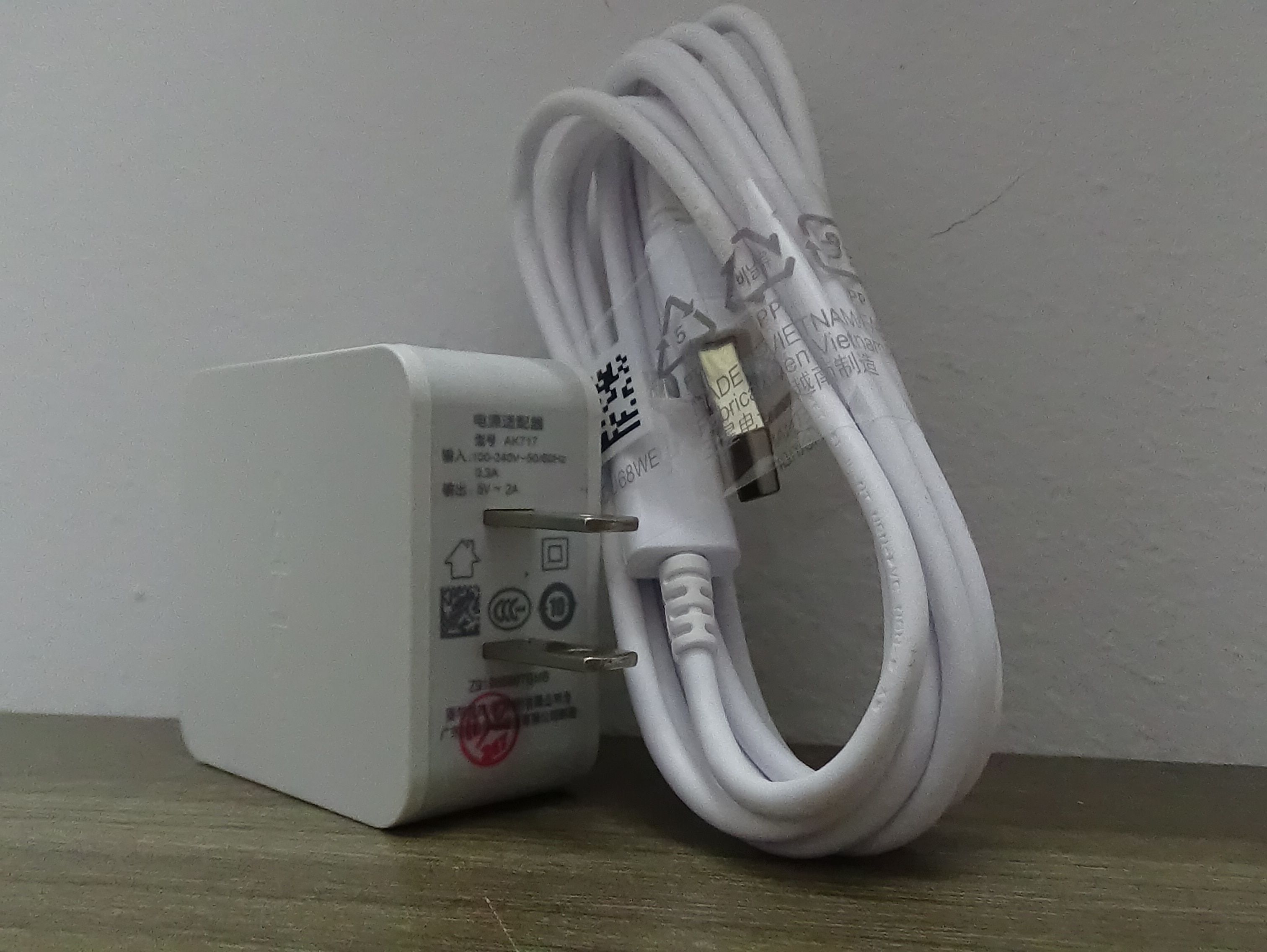 Combo bộ sạc dành cho điện thoại Oppo R7 lite AK717 5V-2A màu trắng