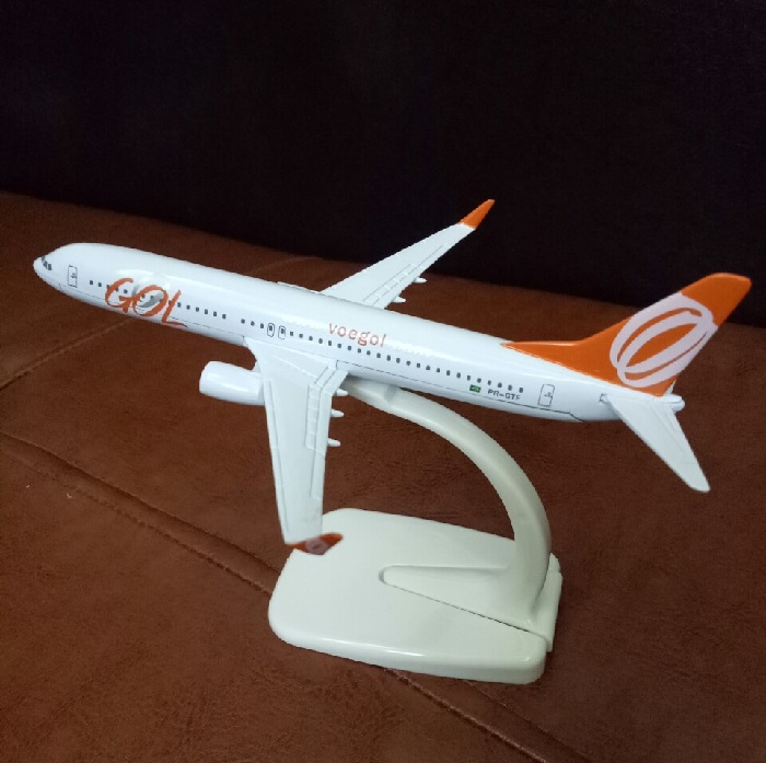 Mô hình máy bay tĩnh 737-800 Gol (voegol_com) 16cm