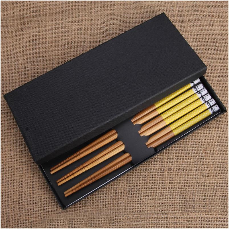 Combo 02 Set đũa tre Tanaka in họa tiết hoa văn tinh xảo - Nội địa Nhật Bản (Set 05 đôi)