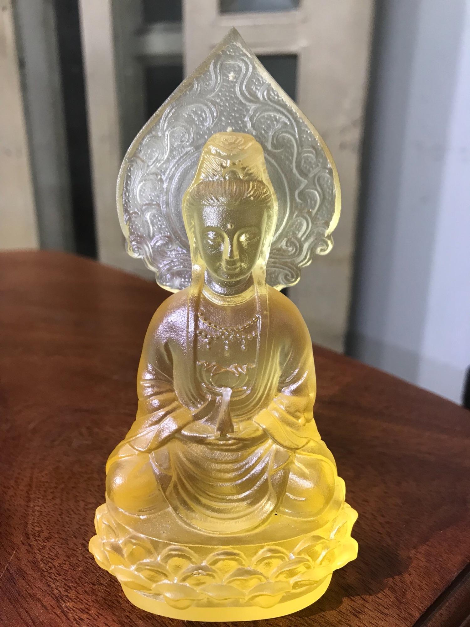 TƯỢNG PHẬT BÀ QUAN ÂM ĐÁ LƯU LY MÀU VÀNG KÍCH THƯỚC CAO 13CM ĐK 7CM MỆNH KIM MỆNH THỔ MỆNH THỦY